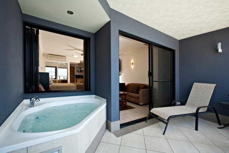 Апарт готель At Waterfront Whitsunday Retreat - Adults Only Ерлі-Біч Екстер'єр фото