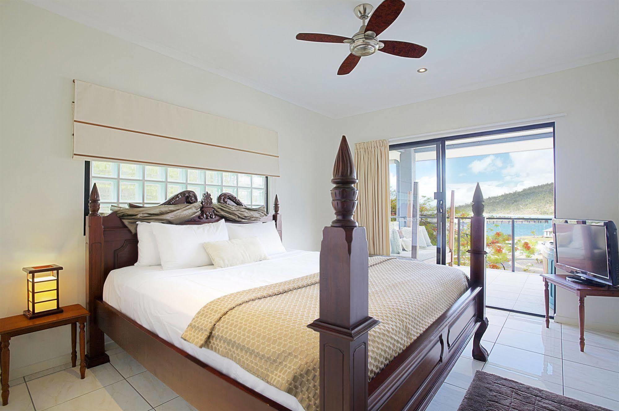 Апарт готель At Waterfront Whitsunday Retreat - Adults Only Ерлі-Біч Екстер'єр фото