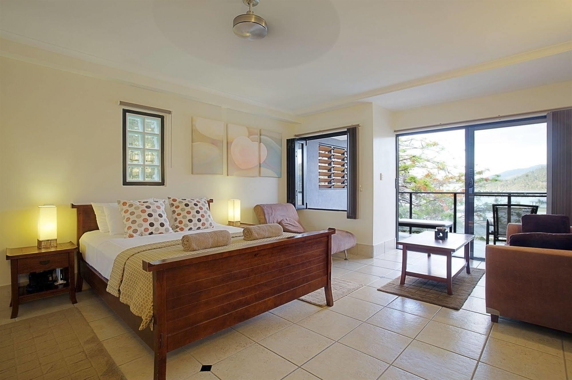 Апарт готель At Waterfront Whitsunday Retreat - Adults Only Ерлі-Біч Екстер'єр фото